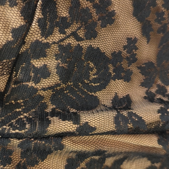 Focal Point Lace Kimono Sleeve Romper (S) - Picture 4 of 7